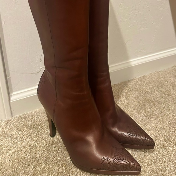 Prada Calzature Donna pointed toe knee-length boots with intricate detailing. - Picture 8 of 10